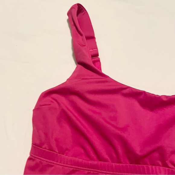 Nike Essential Scoopneck Tank Top Size Medium - Picture 3 of 15